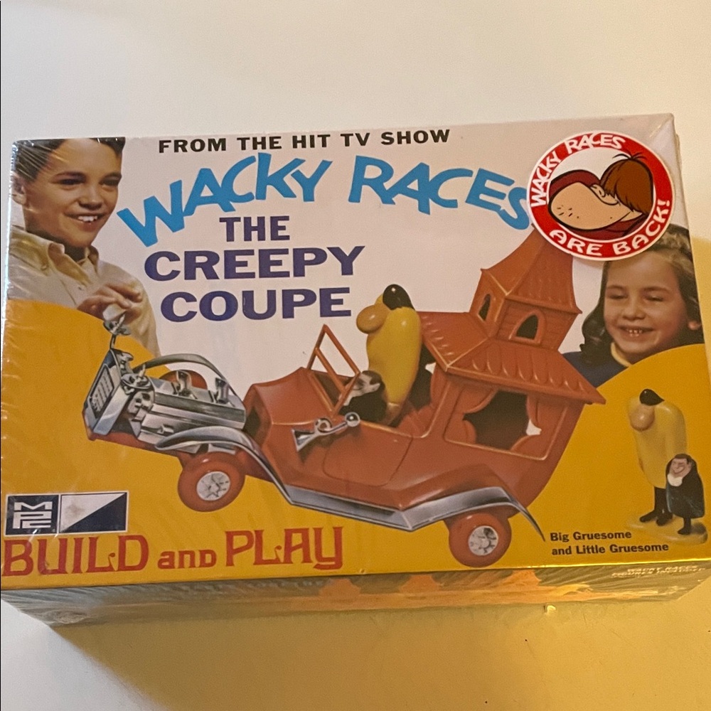 MPC “Wacky Races” The creepy couple. (Brand new) game.